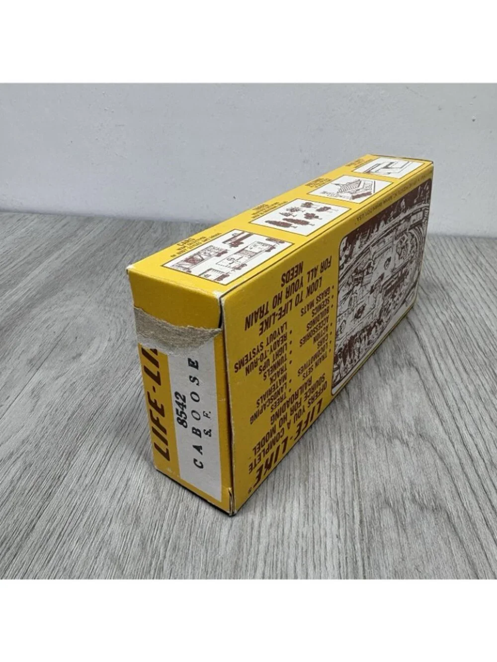 Life-like 8466 40' Box Car Ajax and Santa Fe Caboose 8542